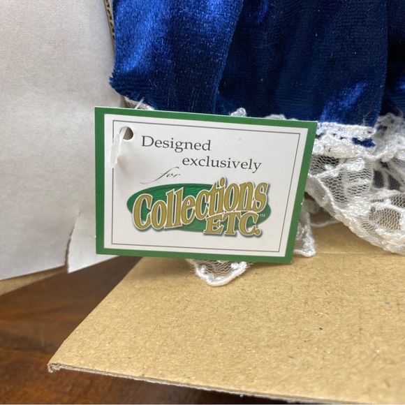 Vintage Porcelain Doll, Heritage Collection “Violin Performance” - Picture 6 of 14